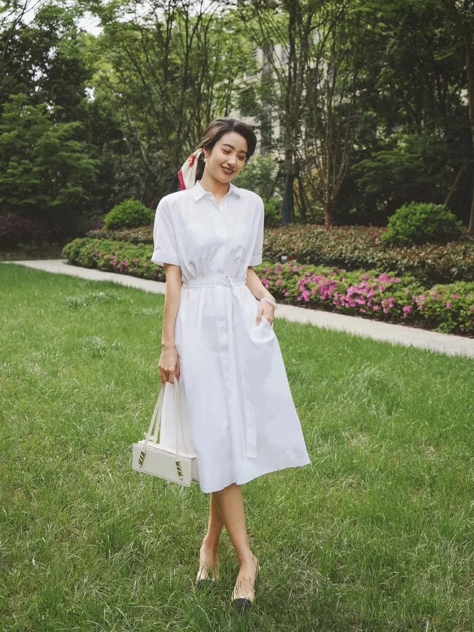 今年流行的连衣裙让你穿出女神范,穿春款连衣裙适合穿啥裤子