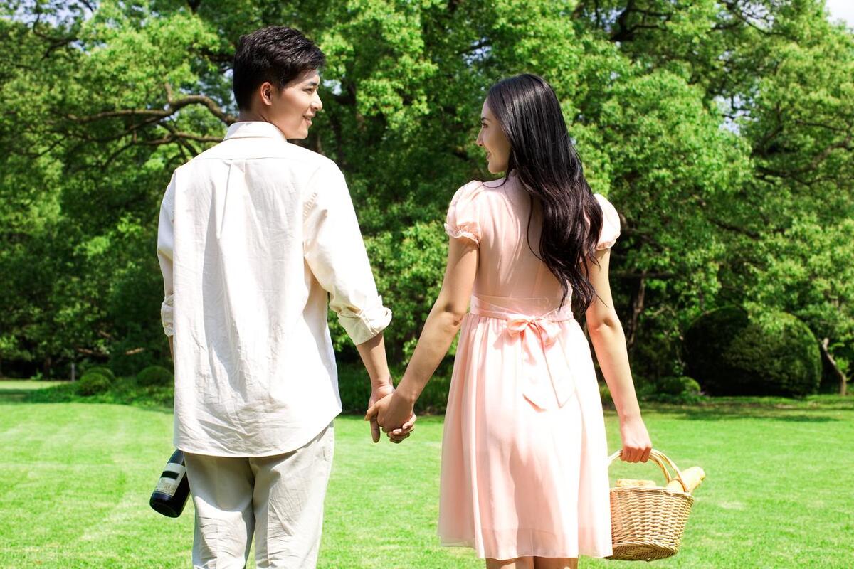 谈恋爱女生家反对怎么办,女生谈恋爱被父母强烈反对