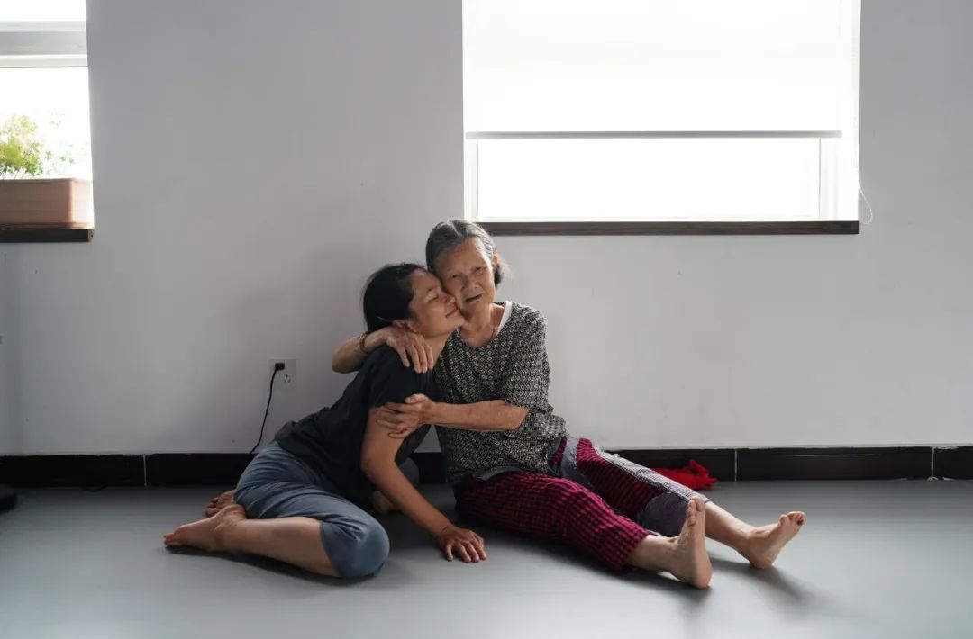 我和我的非洲丈夫，在村里教跳舞