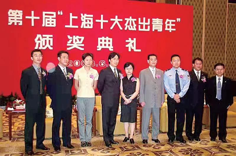 14岁卖冰棍，22岁成百万富翁！这个温州人如今叱咤上海