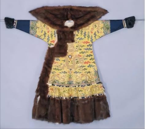 一件大衣三千多舍不得买,一件貂皮大衣14万