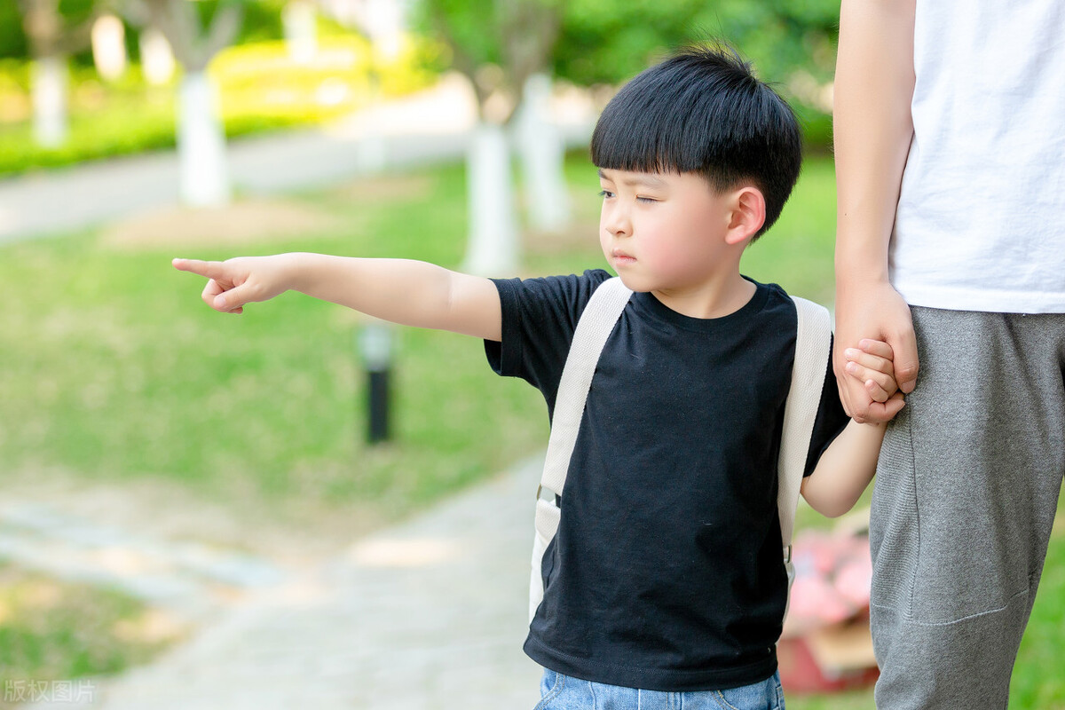 男孩这三个“缺点”让宝妈头疼,但不用管,将来可能更有出息