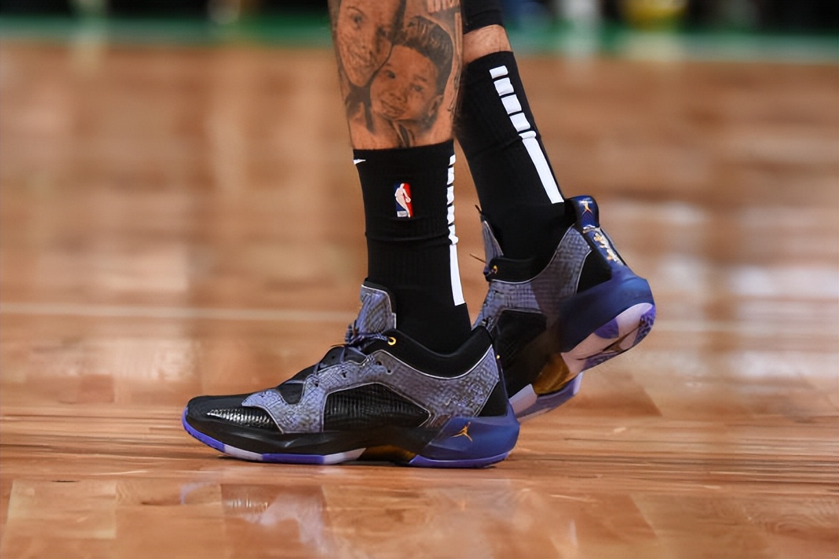 nba上脚欧文low3,凯里欧文上脚欧文五球员配色