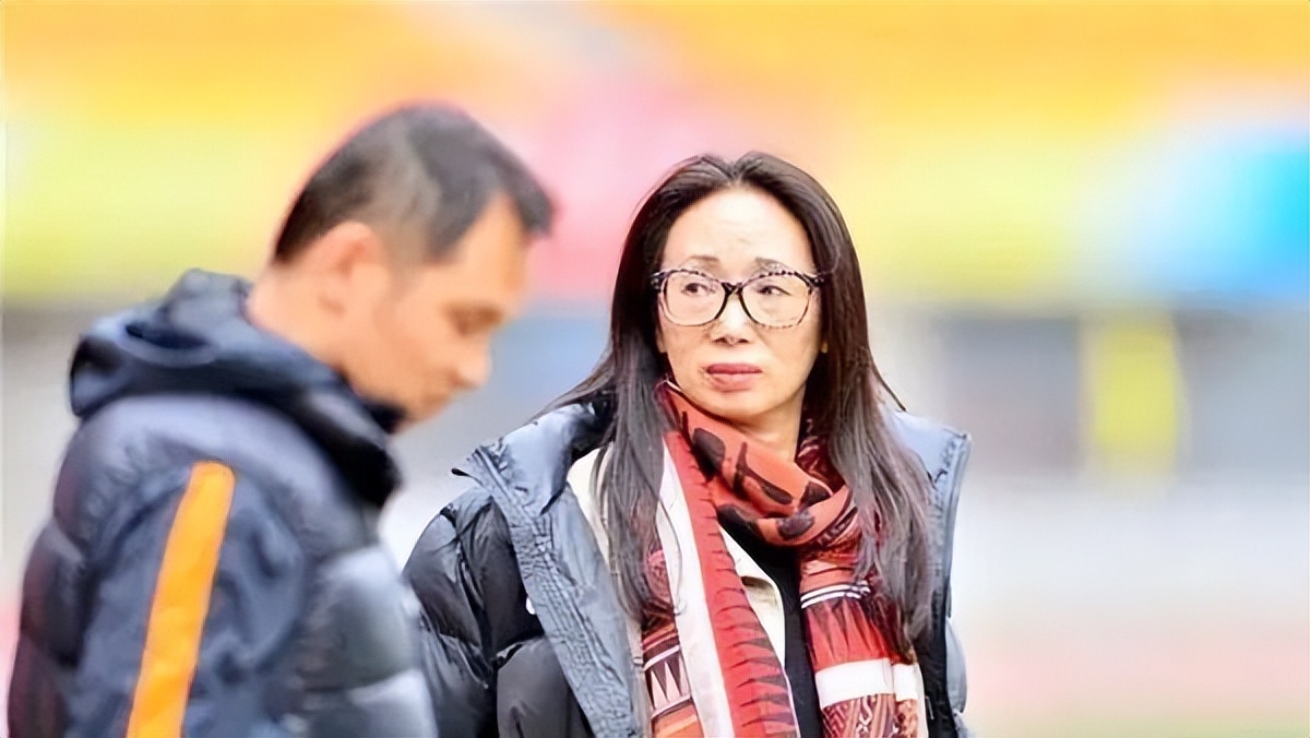 英国男子与华裔女富豪离婚,英国男子和富婆离婚