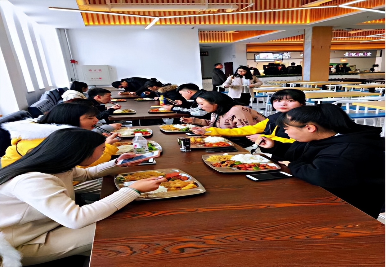 大连工业大学艺术与信息工程学院应用科技学院的二十四时