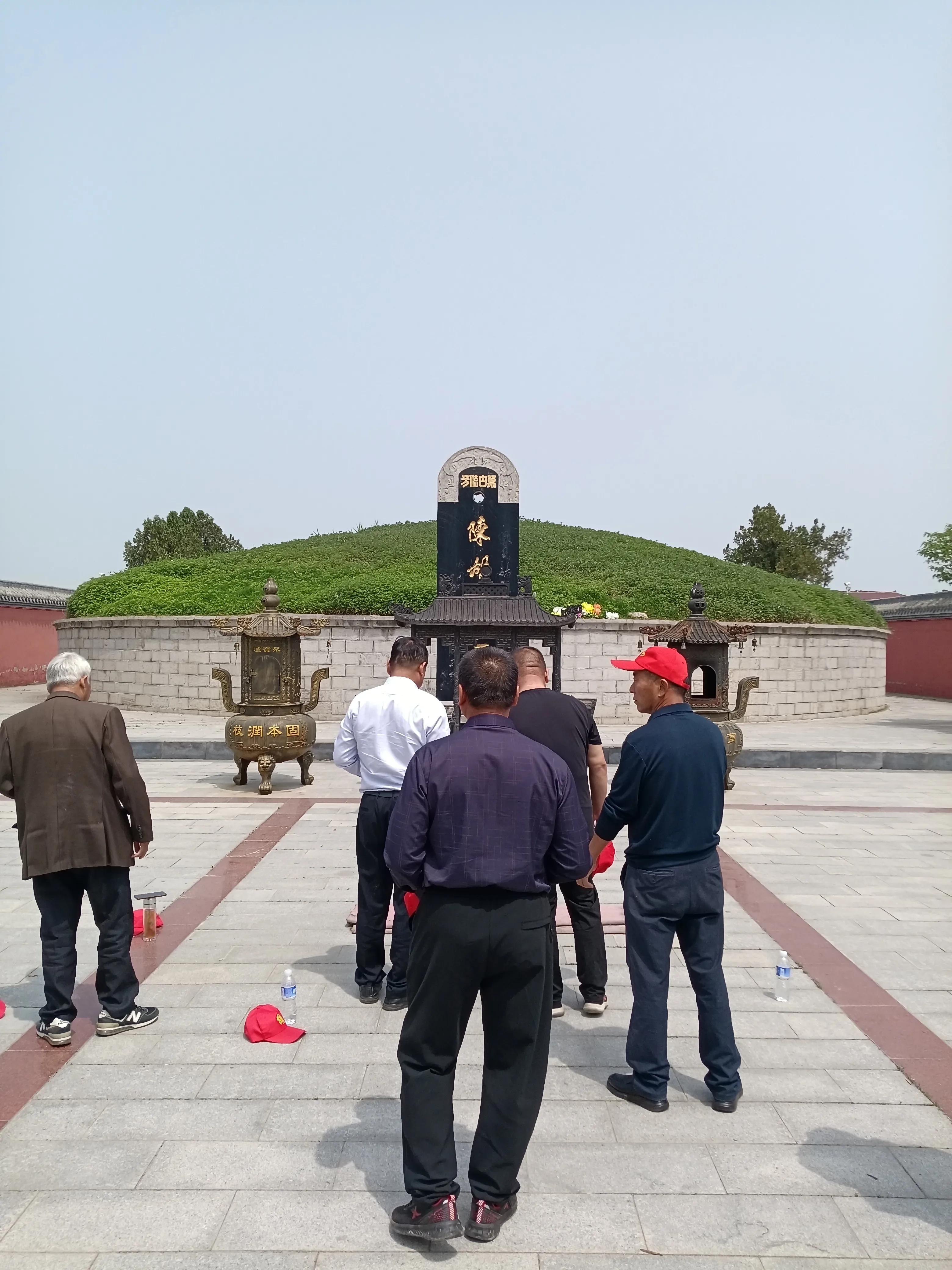 瞻仰胡氏受姓始祖公满陵墓及观光沿途景物