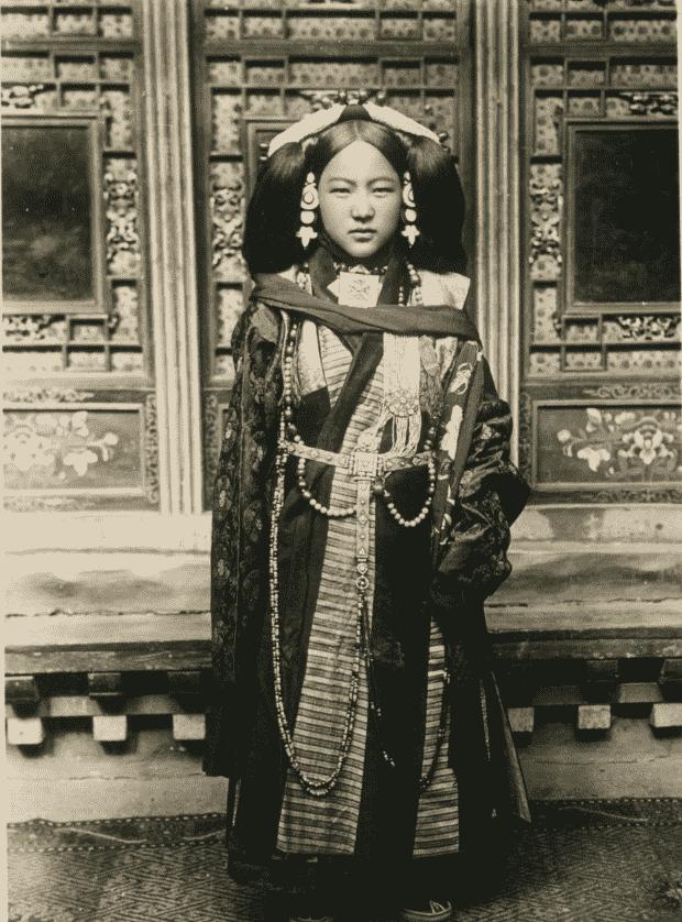 纳粹德国屠杀犹太女人,变态纳粹