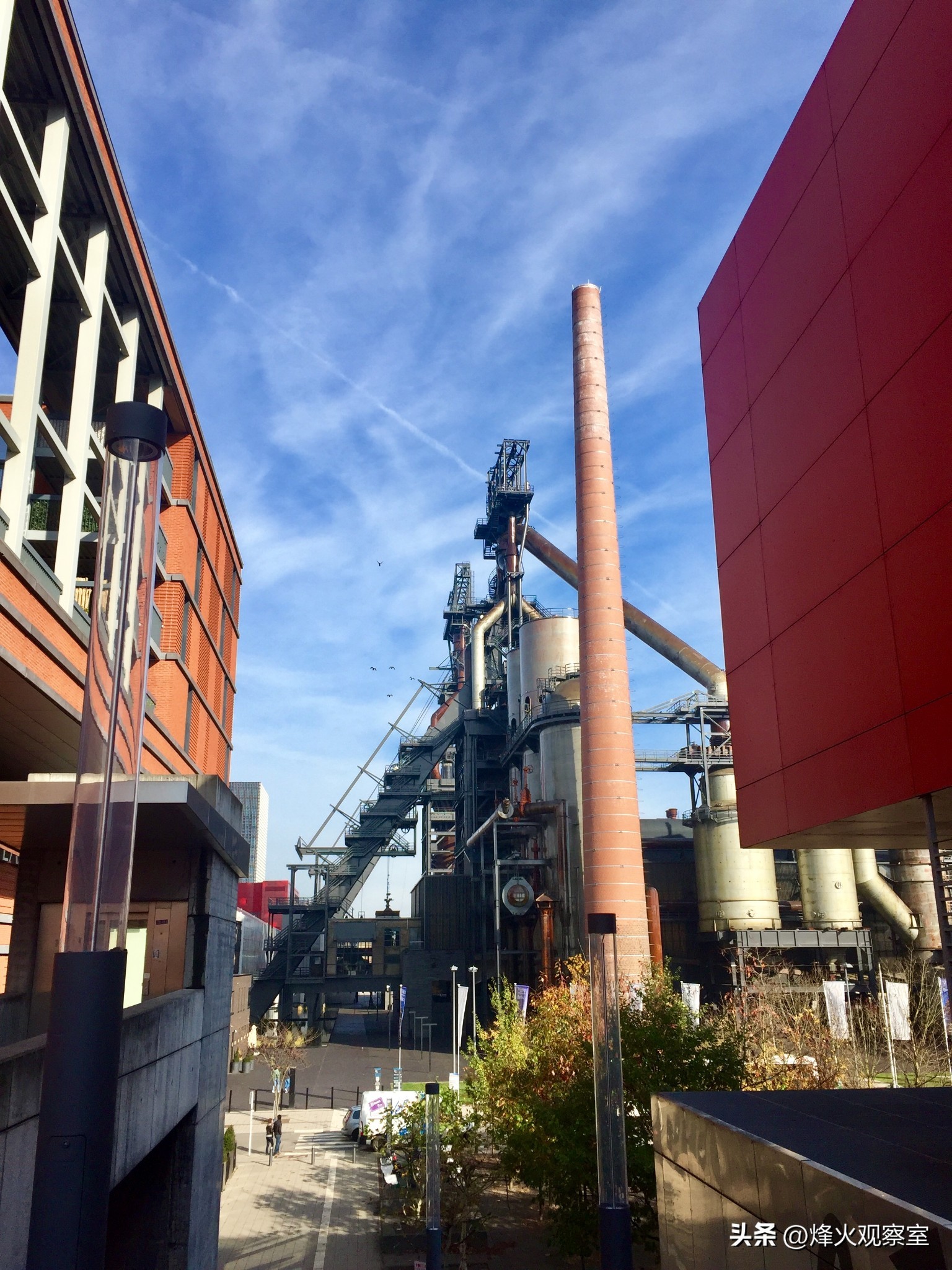 无语！美污蔑中国援俄*器武**后，这个30万人的小国为何率先附和？