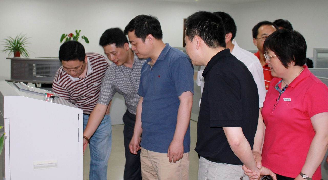 白手起家身价上亿父亲仍是修鞋人,白手起家身家上亿父亲仍是修鞋匠