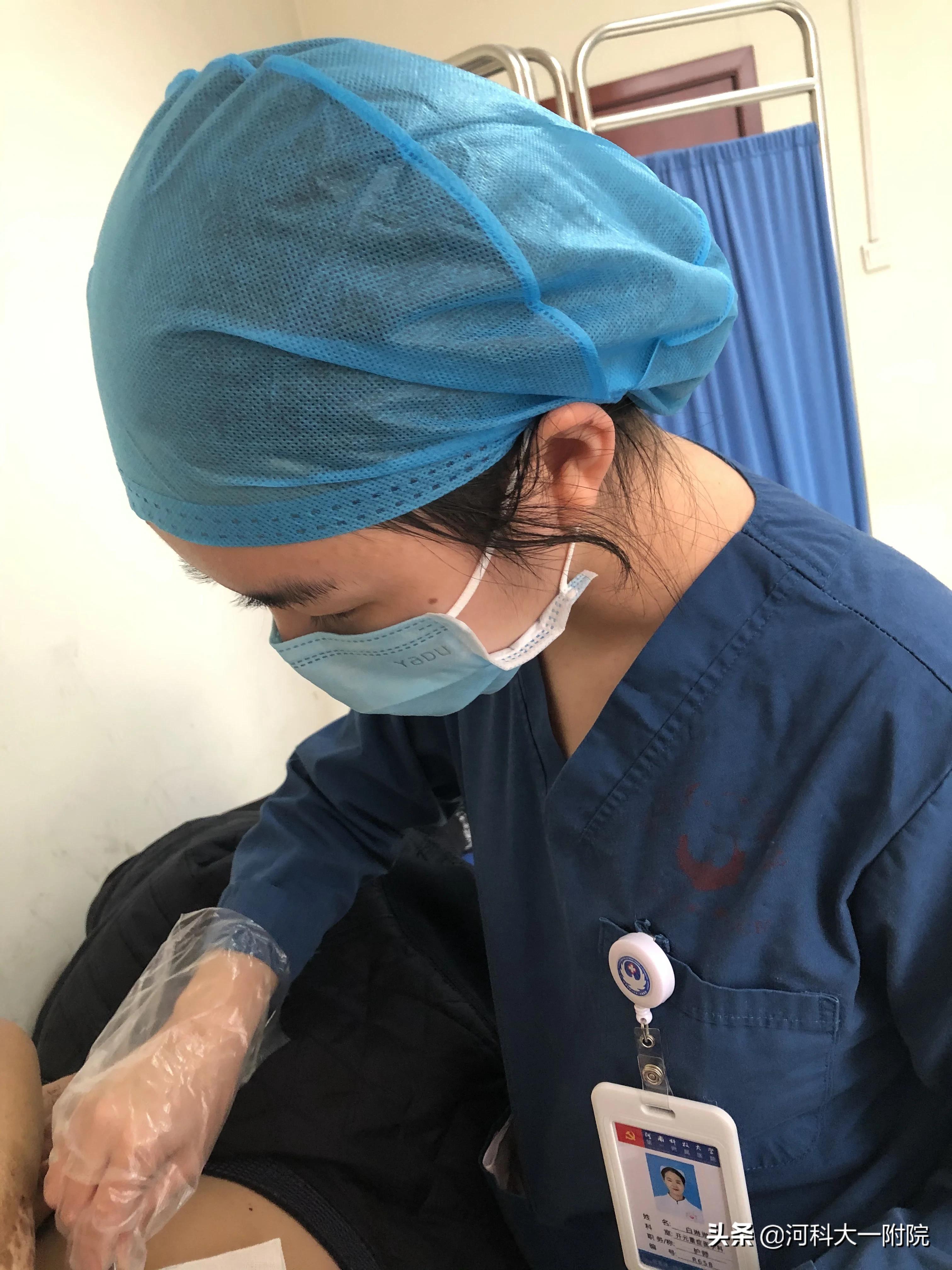 男子脚溃烂,小伙脚趾破皮赶去医院