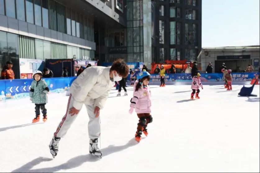周末来首创奥莱冰冻星球，开启你的冰上冒险之旅