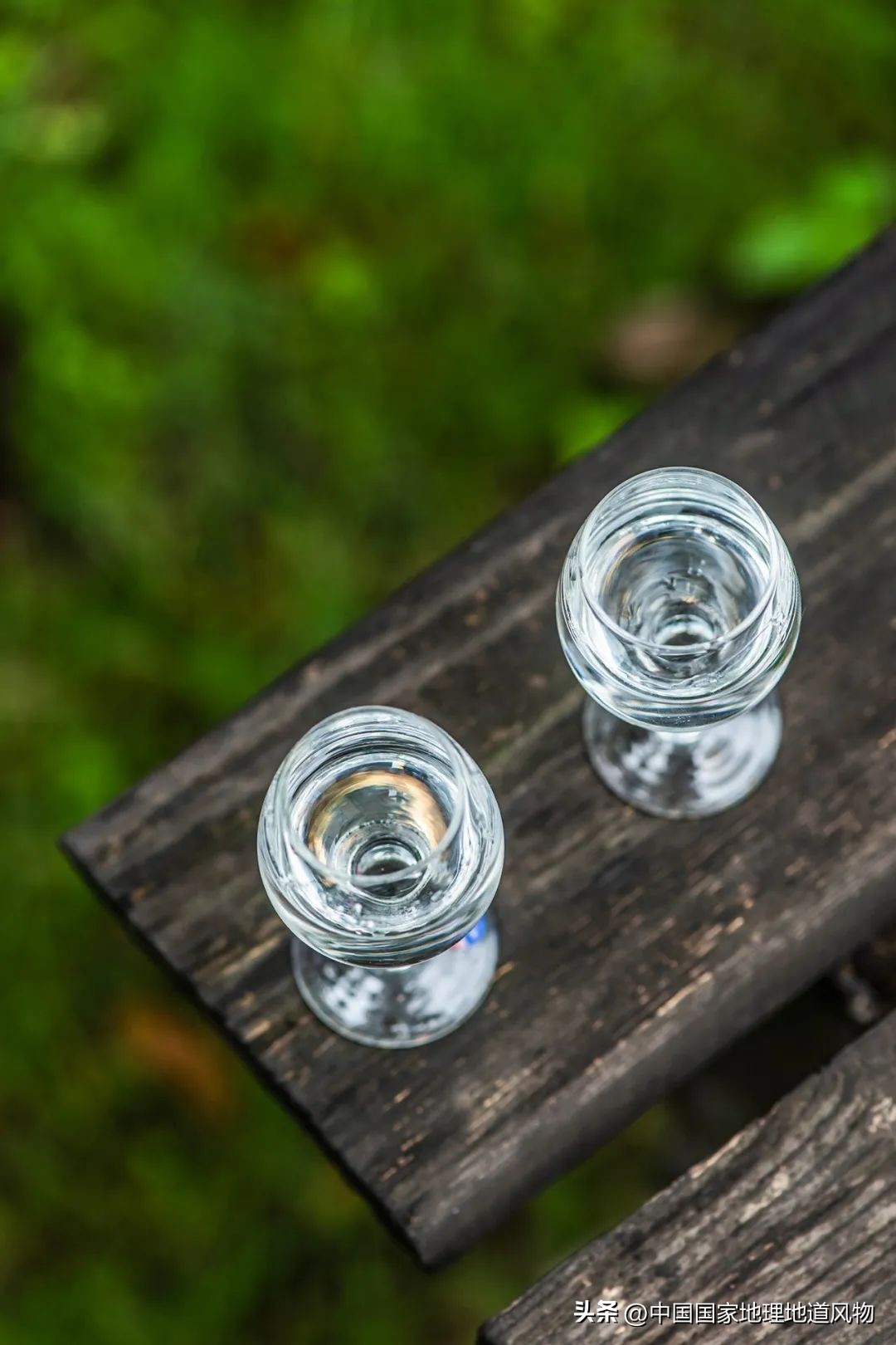 茅台酒的味道是香精调出来的吗,茅台酒的酱香是什么酱