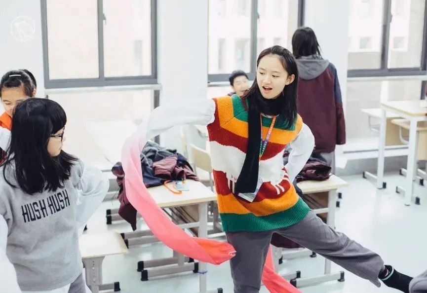 这个校园“*拍偷**狂魔”,拍下了95后的绝版青春