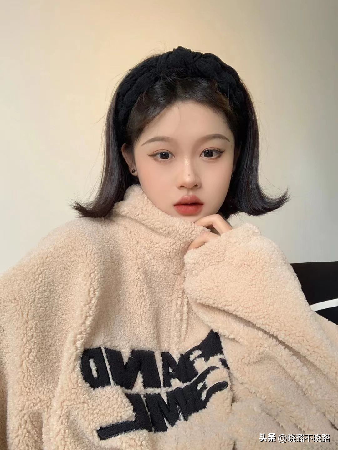 方脸圆脸适合直发还是卷发,大脸方脸适合什么短发型减龄洋气