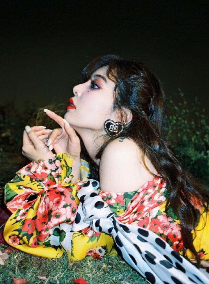 盘点韩国女明星最敢穿的衣服,韩国女星近期着装精选