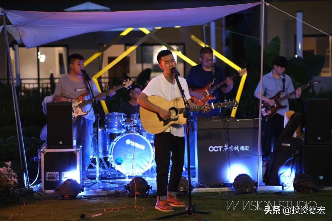 瑞丽德昂泼水狂欢节,云南旅游攻略德宏泼水节