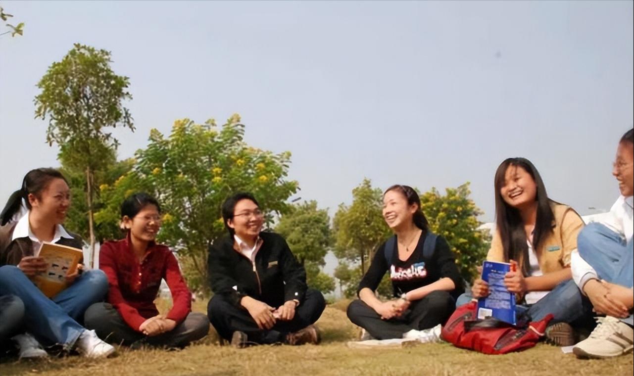 洪战辉12岁独自撑起家庭,洪战辉扛着废品上了火车