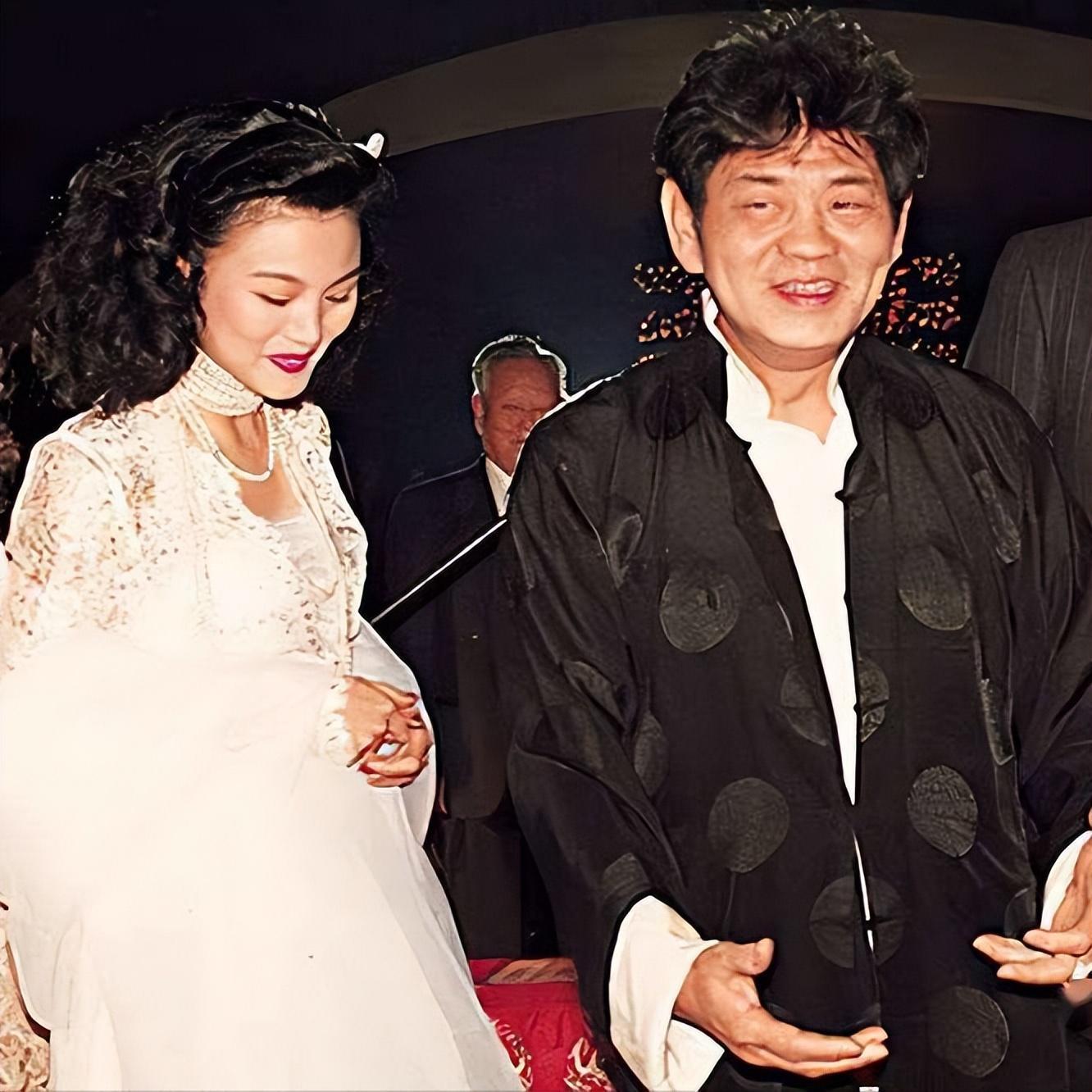 他年赚56亿拿20亿泡妞，别墅养着百位美女，晚年给儿子留26亿巨债