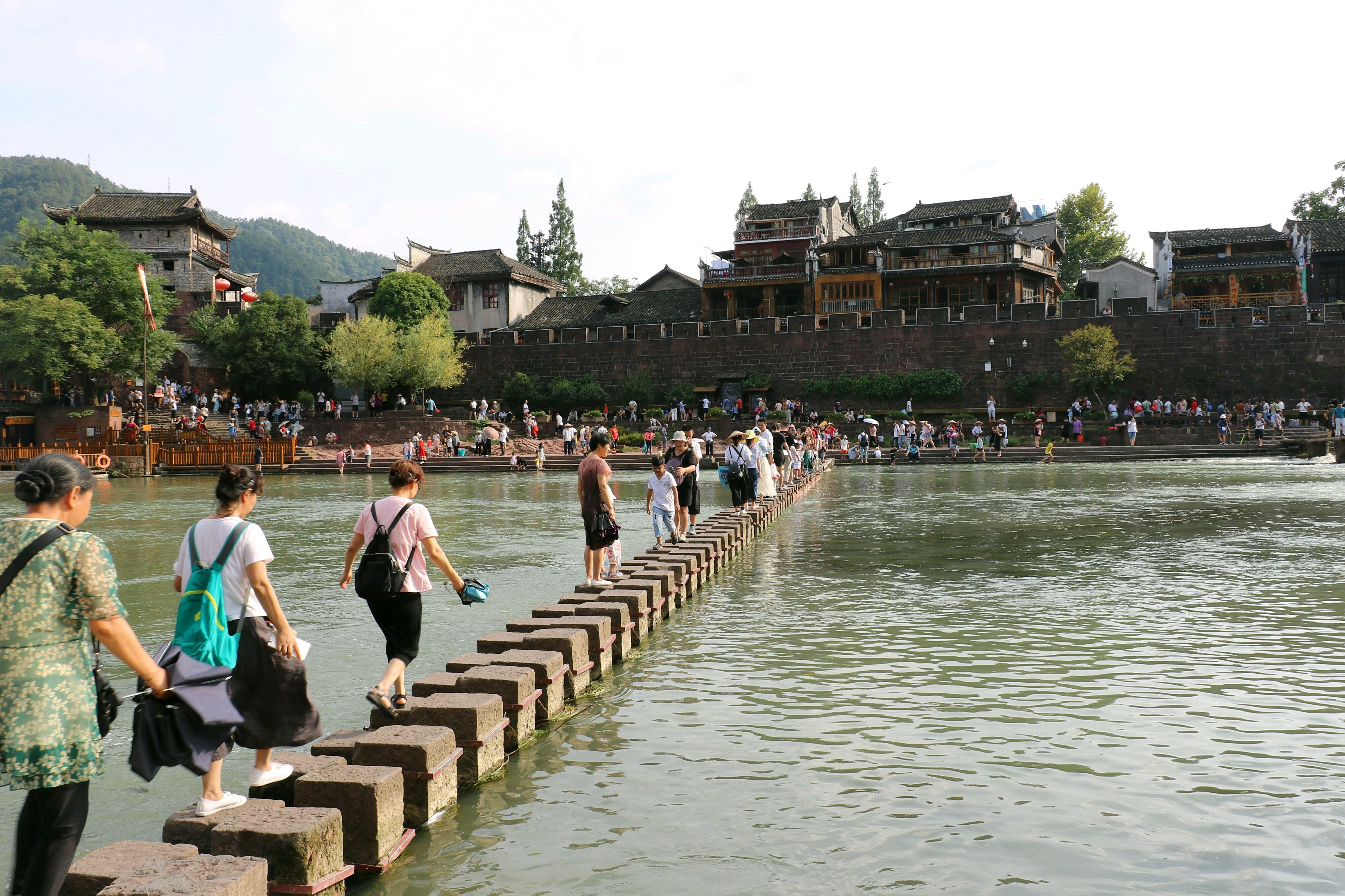 凤凰古城哪些景点需要门票免费,凤凰古城景点历史故事及传说