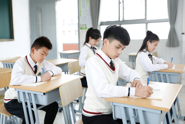 校服是强制要求买的吗,校服质量是强制要求买的吗