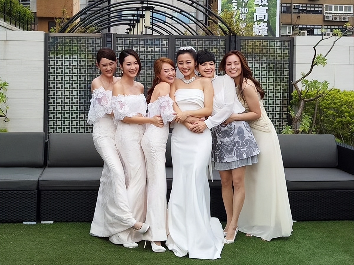 快讯/七朵花仔仔逝世享年35岁!陈乔恩老公、小洁悲痛现身告别式