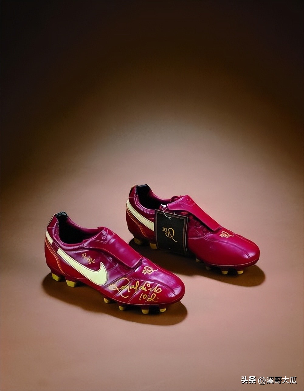 全球公认十大经典足球鞋,足球鞋新鞋拍照