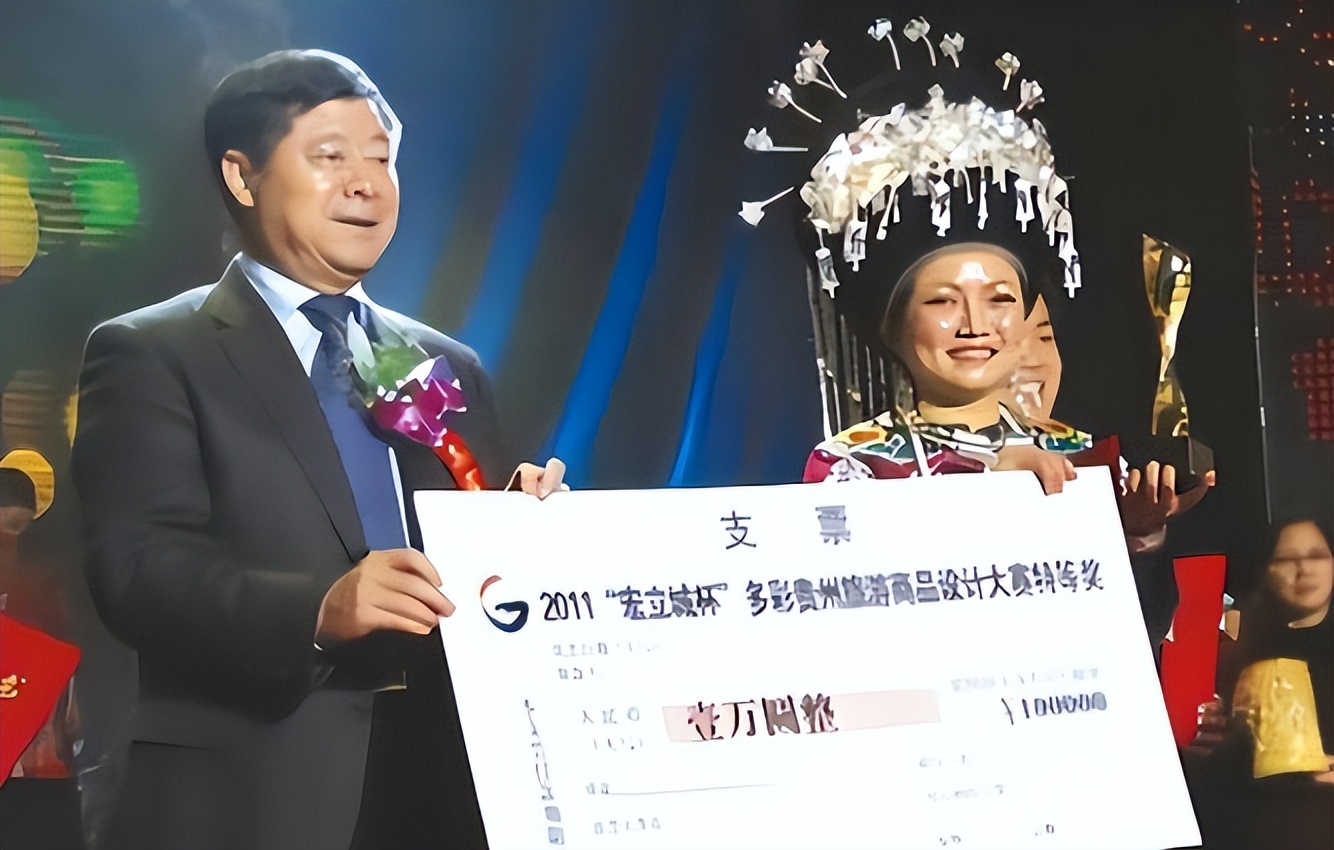 她用一片叶子，反手能卖7000元，在国外每年赚900万