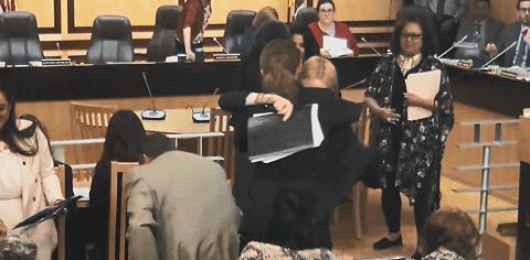 家暴、PUA、当众强奸，明星这个没心没肺的男人终于挨锤子了