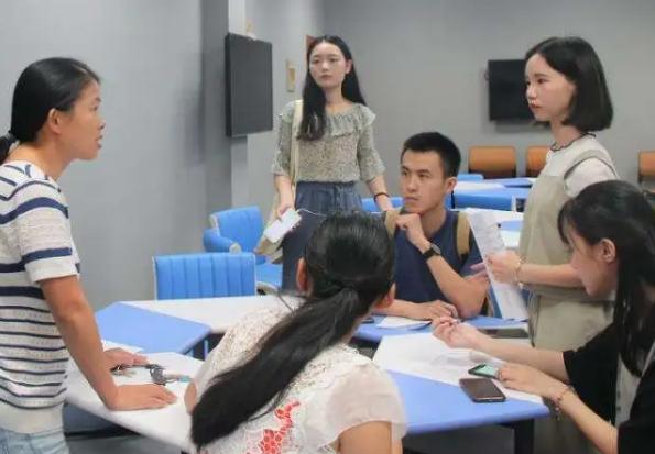 34岁研究生与父母天人永隔，不懂得拒绝的孩子，长大很容易吃亏