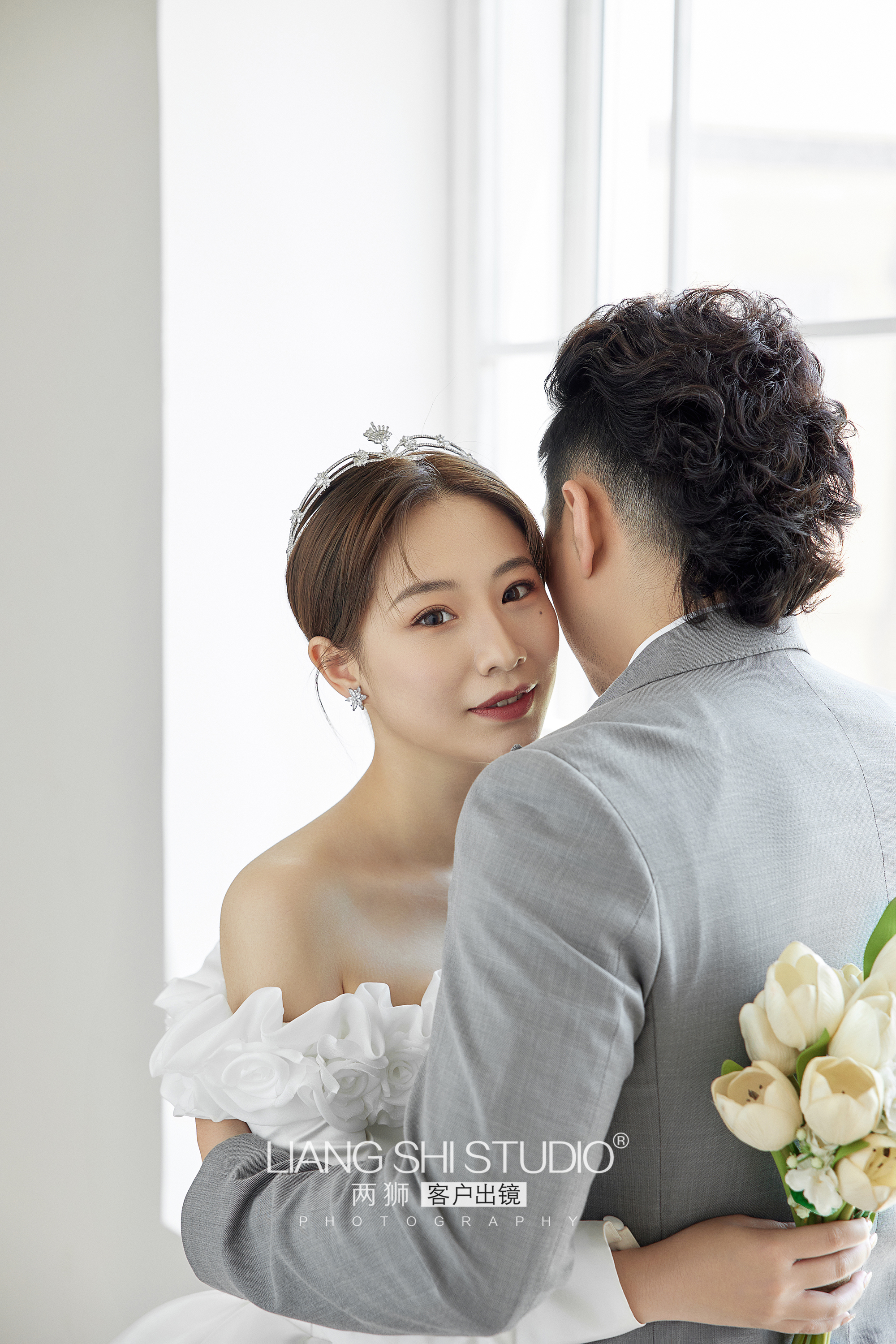 复古婚纱照现代婚纱照,分享一组室内韩式简约婚纱照