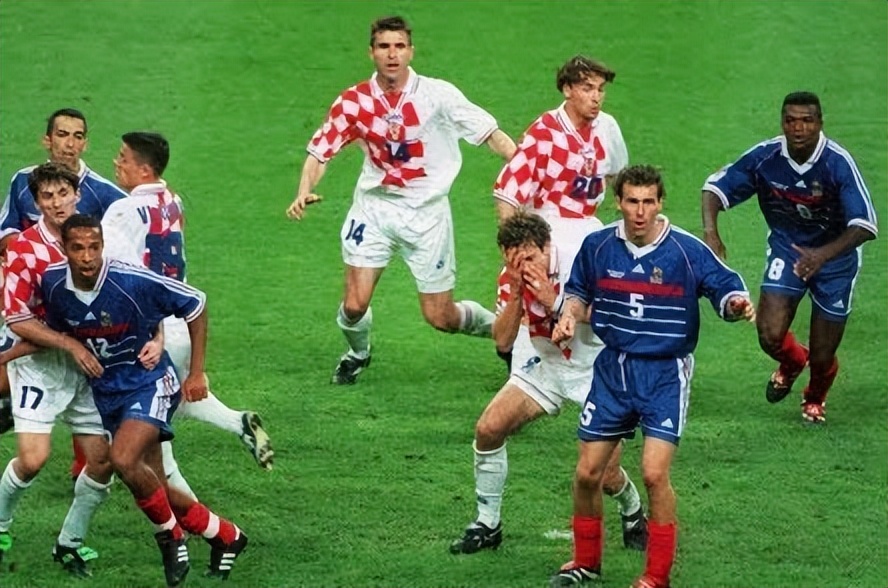 从克林斯曼到内马尔都在伪装脆弱，看那些世界杯上的著名假摔