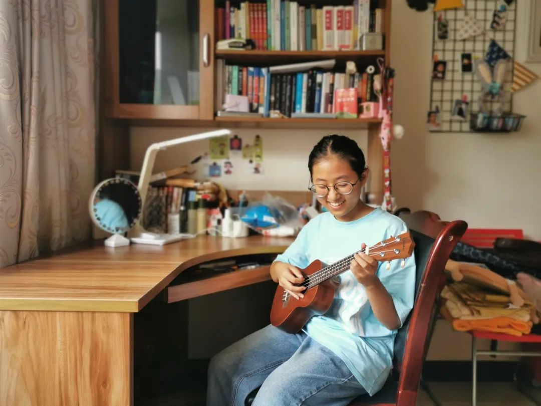 512汶川地震截肢考上川大女孩,在汶川地震中被截肢的小女孩