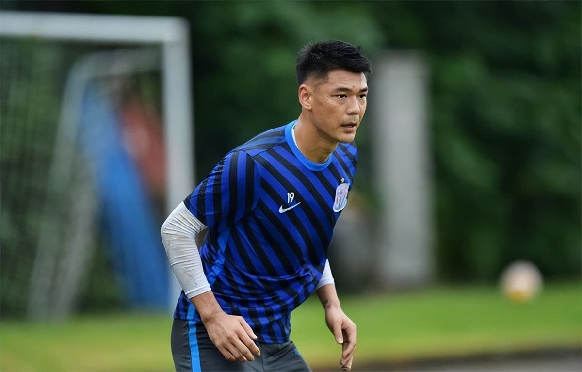 恒大队长曾诚完整版,恒大第一门将曾诚依然热爱足球