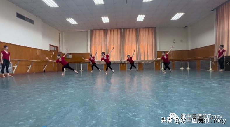 从小控制到腰再到大翻身,每一段身韵都那么美