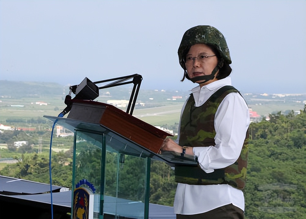 撕咬加剧！蔡英文邀美国*火军**商窜台背后，不愿移交权力给赖清德