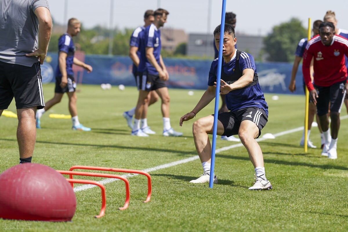 中国男足留洋军团迎来久违喜讯,中国男足再次踏上新的征程