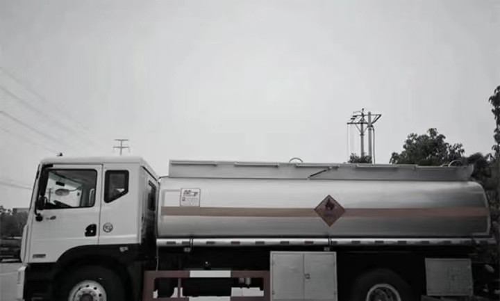 山城剿匪记刘三姐被枪决,刘三姐1980