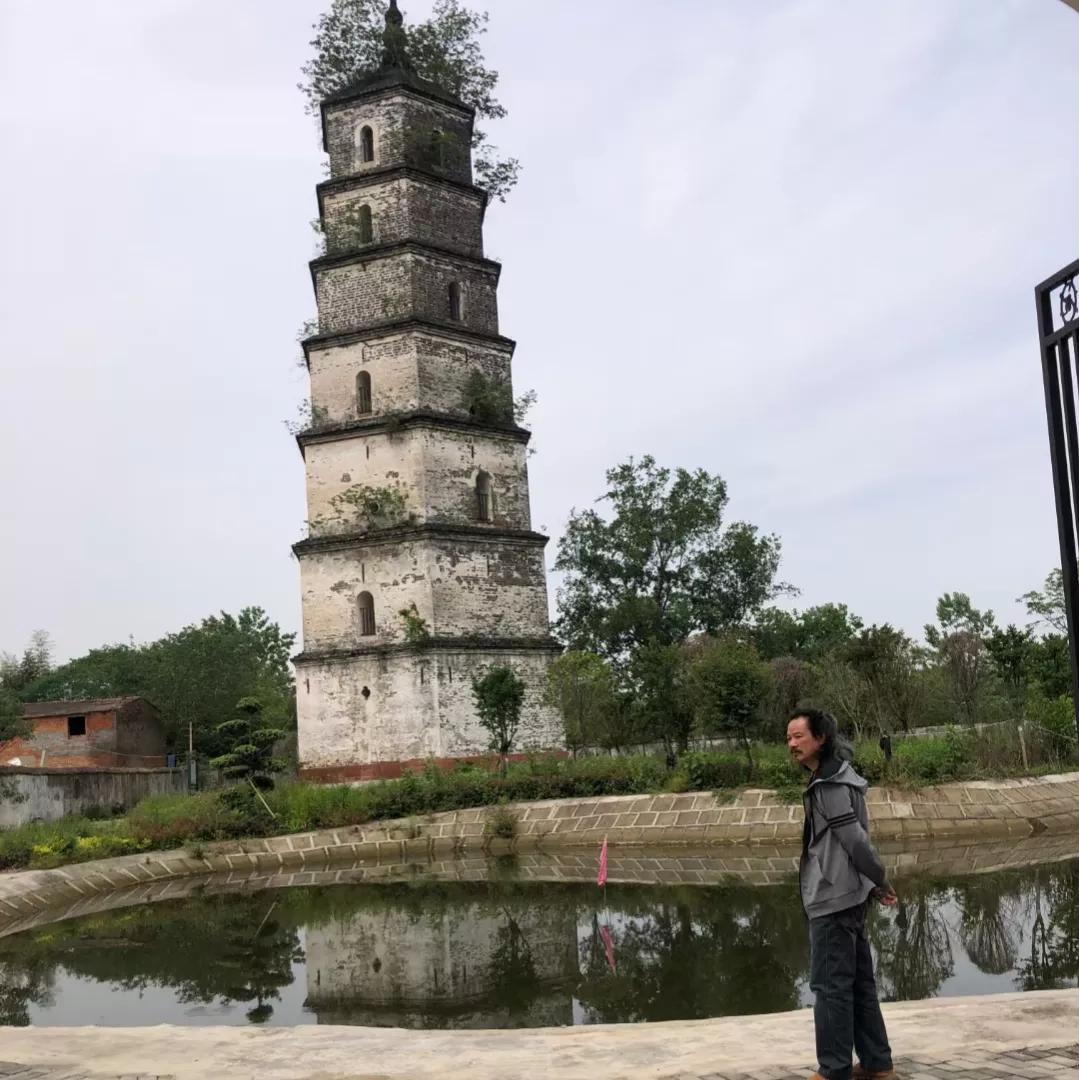 他不仅仅是古琴大师,他还是画家、篆刻家、书法家,二