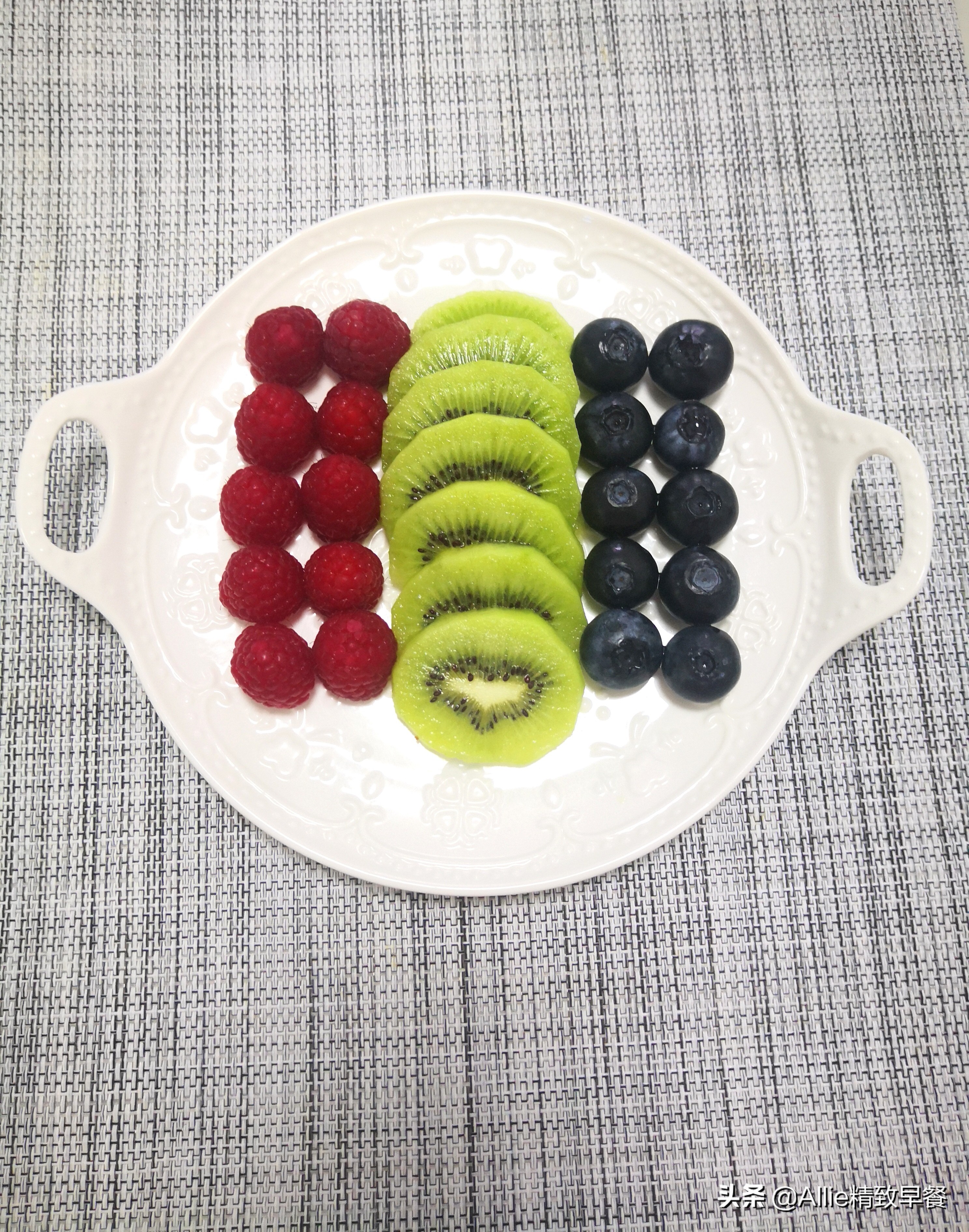 脆皮烤鸡做法烤箱教程,在家就能做的爆汁脆皮烤鸡