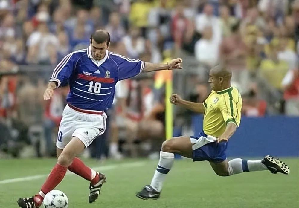 80后童年足球的回忆,童年的记忆踢足球作文