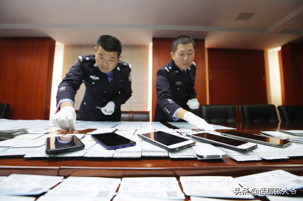 *贩票**子把戏忽悠人一张车票赚五十至三百元