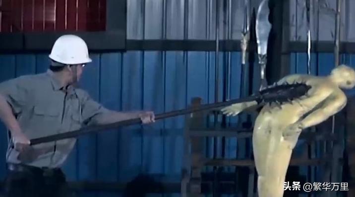 狼牙棒和枪哪个强,近战武器强还是远程武器强