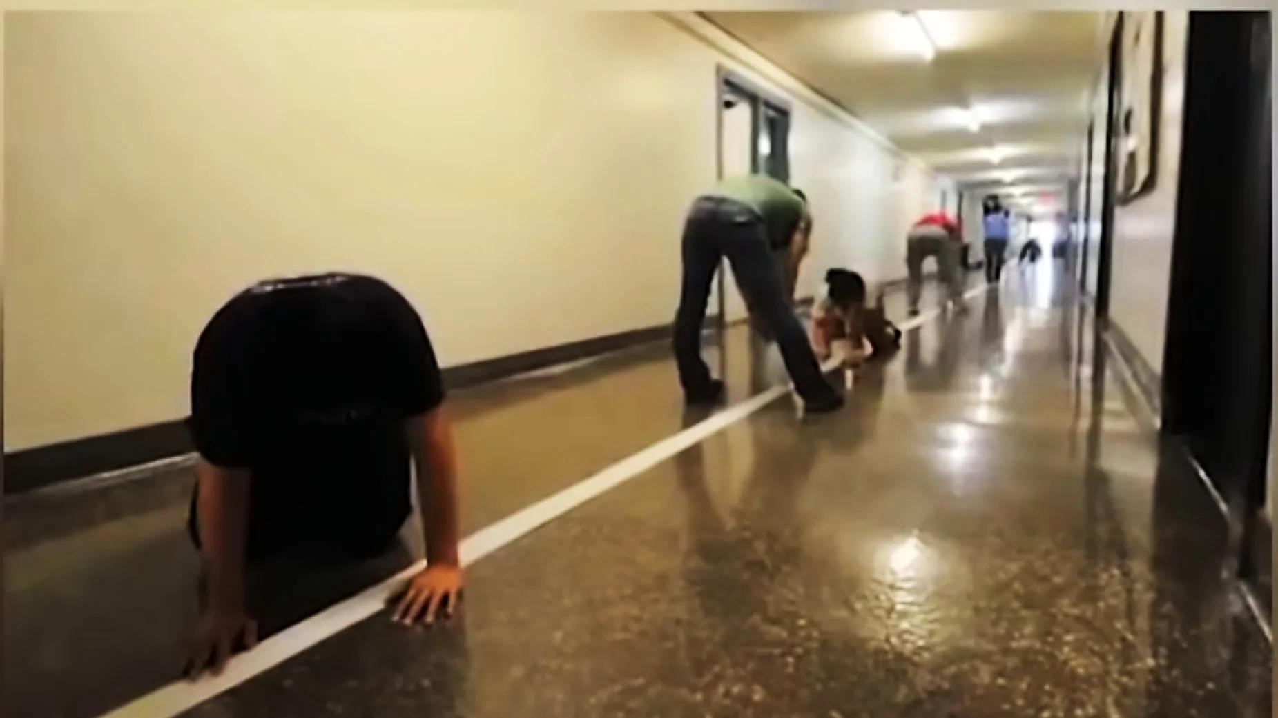 一张足球场大小的纸能叠多少次,足球场大的折纸最多能折几次