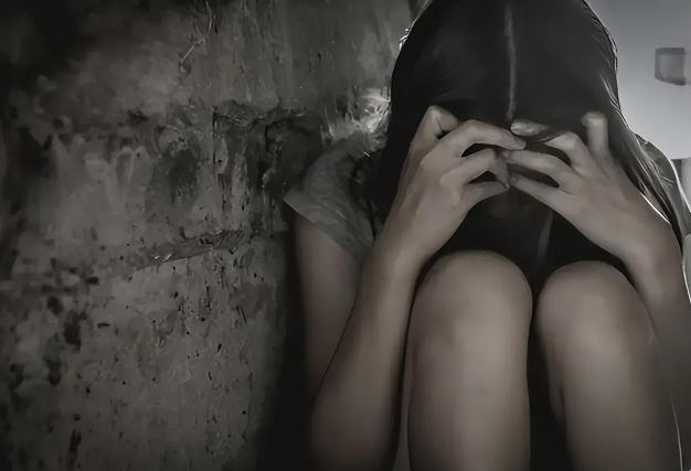 江苏“716”抢劫轮奸案，两名女性惨遭8人轮奸，40名乘客熟视无睹