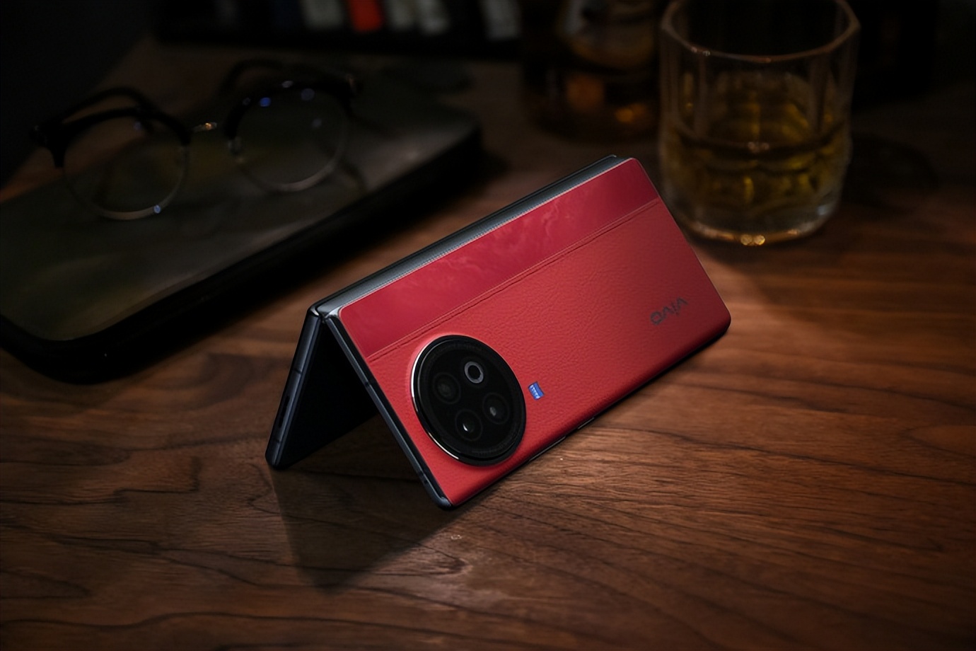 vivoxfold2和xflip折叠屏新品,vivoxfold2红色折叠系列评测