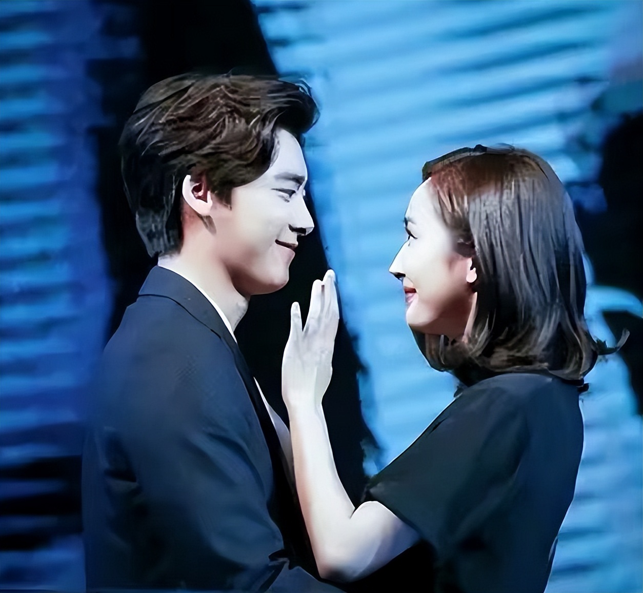 李易峰16年肇事逃逸,李易峰交通逃逸事件是真的吗