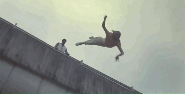 女人被救的剧本早过时了，她60岁还能给你惊喜