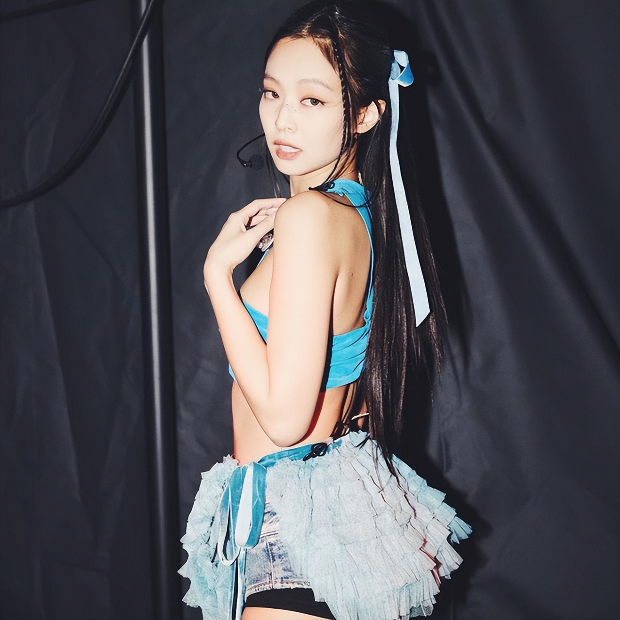 blackpink跳舞jennie穿红丝绒,blackpink演唱会jennie鞋