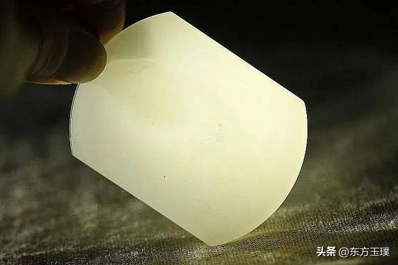 怎样辨别翡翠玉的真假和好坏,用灯照玉怎么鉴别真假