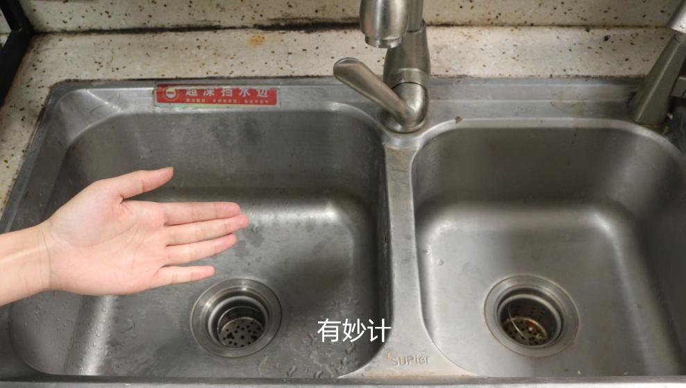 家里下水道堵塞有什么绝招,家里下水道堵了切记别用热水冲